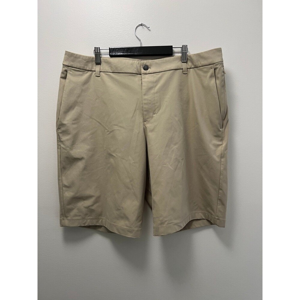Mens Lululemon shorts // sz 38
